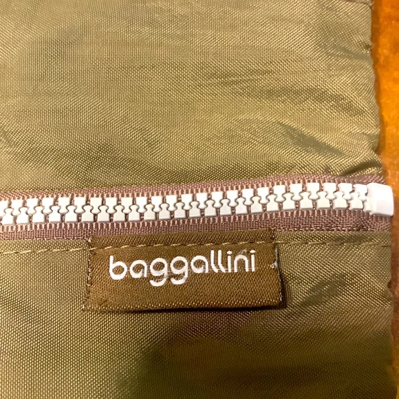 Baggallini Crossbody light brown brushed nickel hardware 4 pockets - Picture 4 of 14